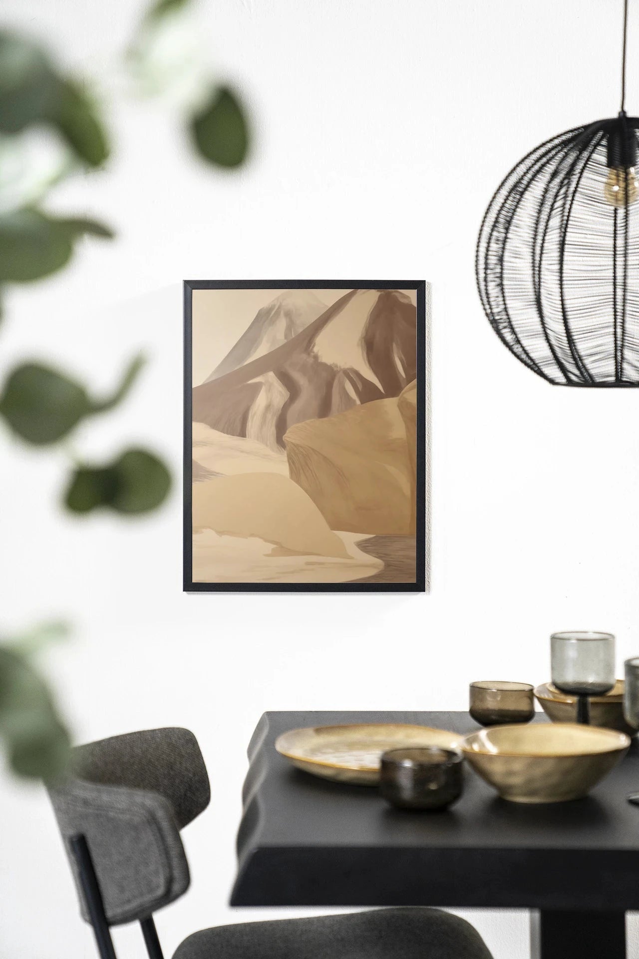 Moderne wanddecoratie met artprint en houten lijst van Rocky Mountain, zwart decoratief kunstwerk door Urban Cotton