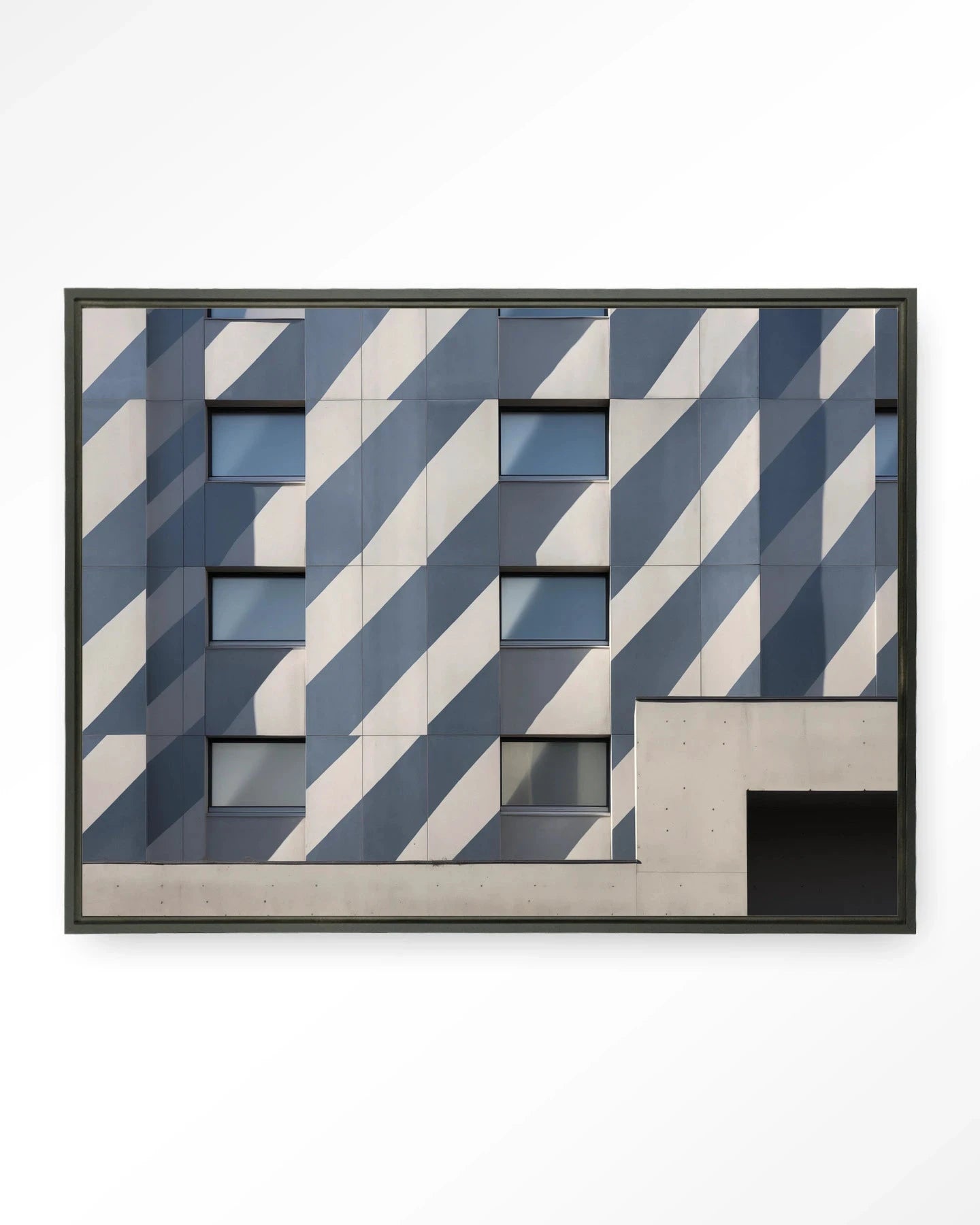 Moderne wanddecoratie van Urban Cotton met Shadows In Line kunstprint en wandkleed in zwart, geschikt voor interieur.