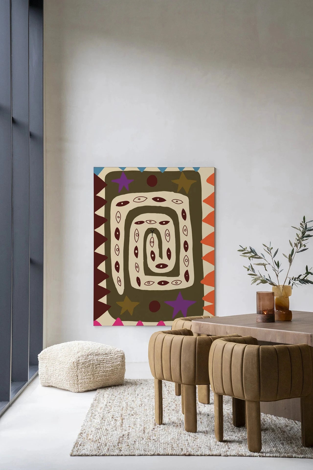 Moderne snake eye kunstwanddecoratie van Urban Cotton, inclusief glas art en wandkleed met opvallend design en levendige kleuren.