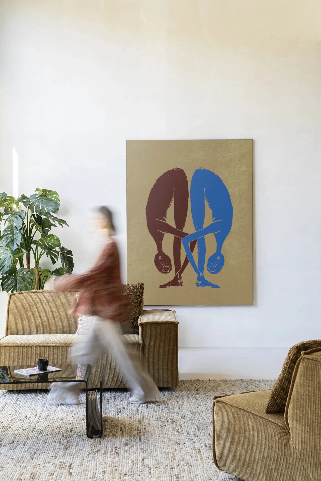 Moderne wanddecoratie van Urban Cotton, Soul Stretch kunstprint en wandkleed met abstract ontwerp en glasdetails.