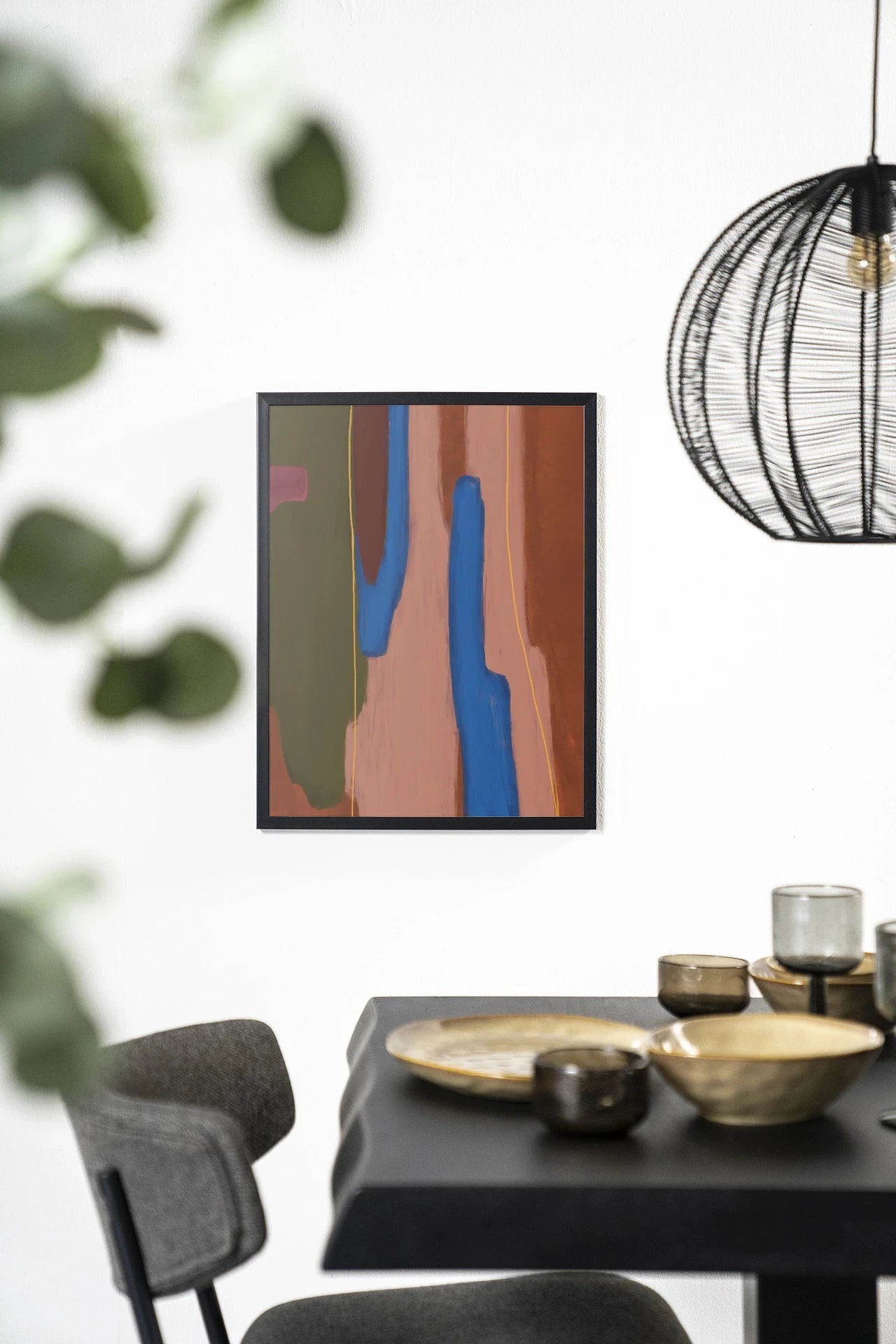 Moderne kunstwanddecoratie Tajo met houten frame in zwart, bestaande uit artprint, glas en wandkleed van Urban Cotton.
