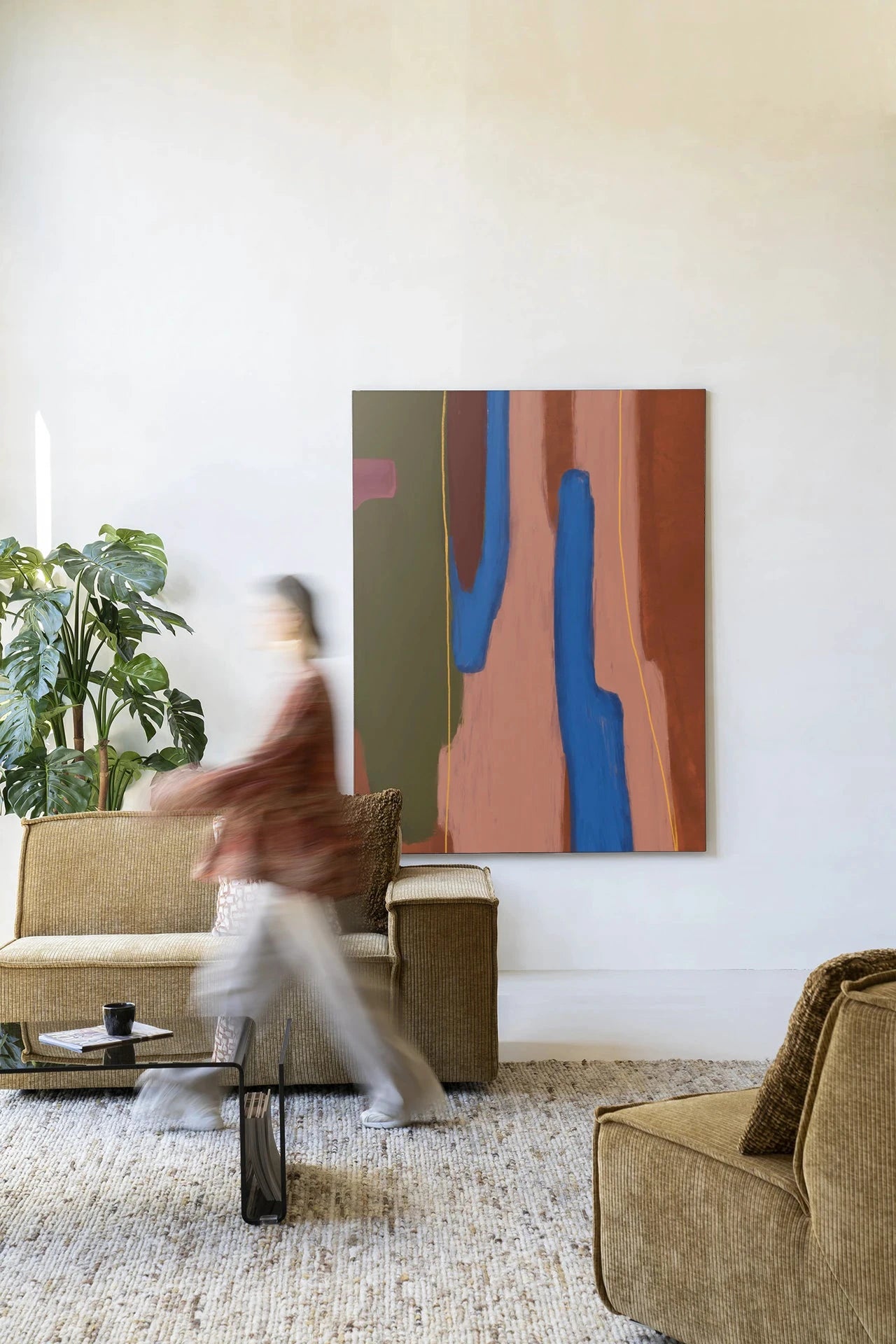 Moderne wanddecoratie van Urban Cotton met Tajo kunstprint, glas art en wandkleed in een stijlvolle frame, kleurrijk en abstract.