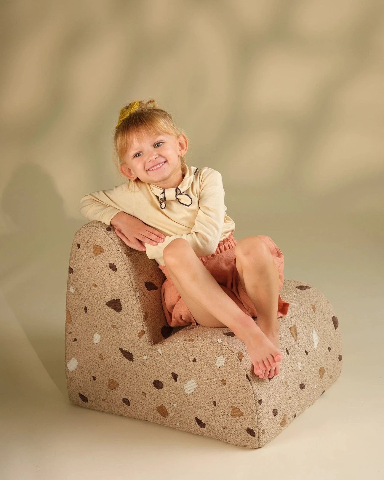 Kinderfauteuil Cloud Terrazzo Sand by WigiWama