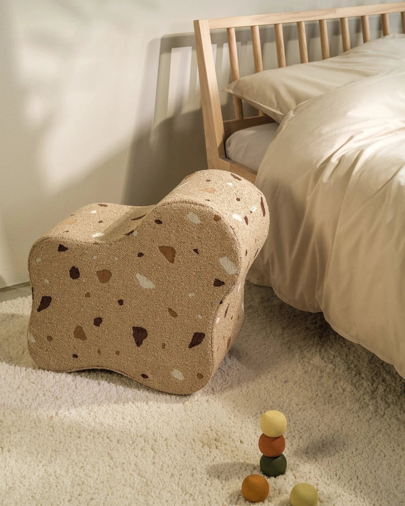 Poef Cloud Terrazzo Sand by WigiWama