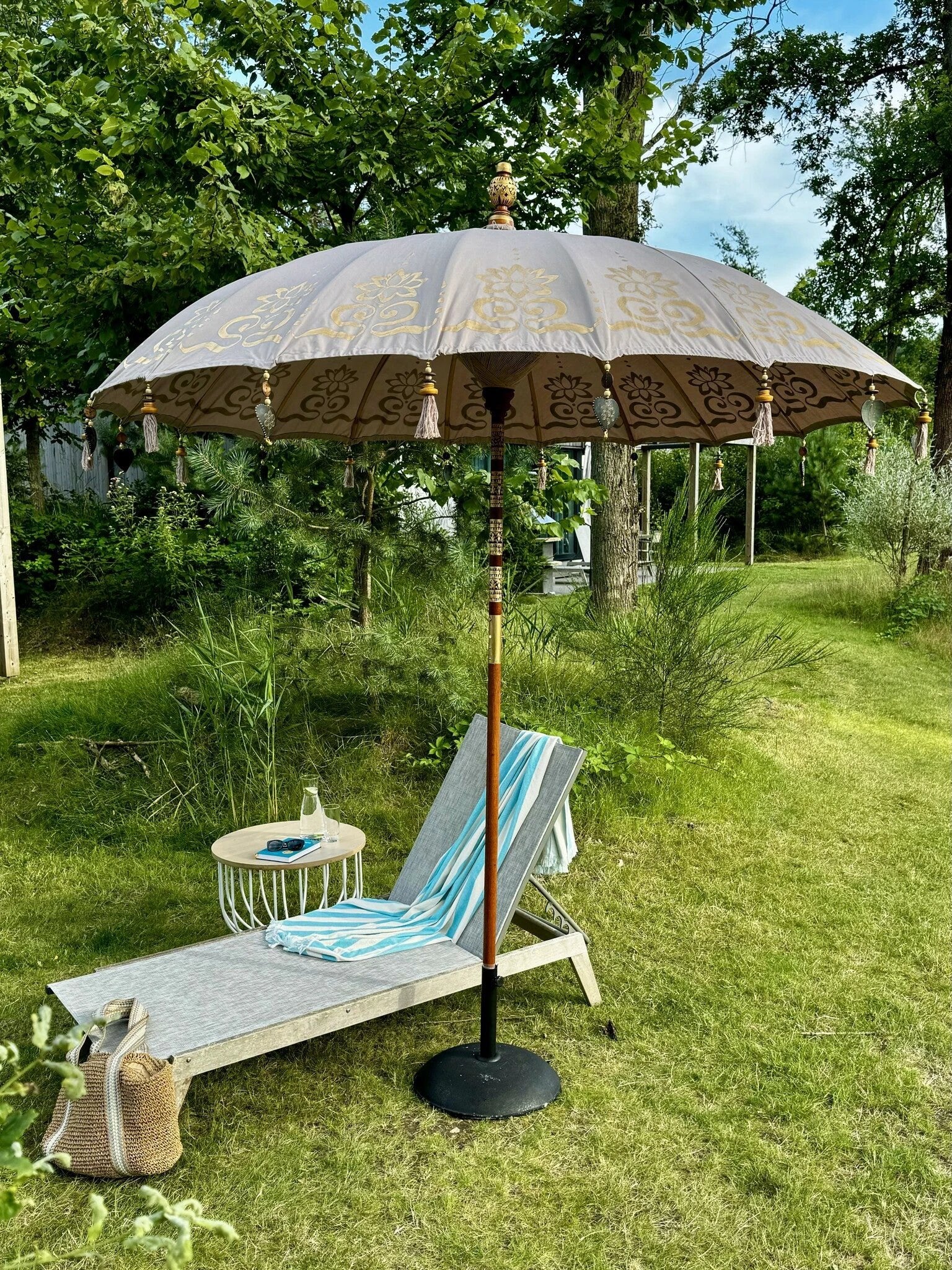 Parasol Bali Nusa Ceningan | Taupe/Goud 250cm by Wild'nChic