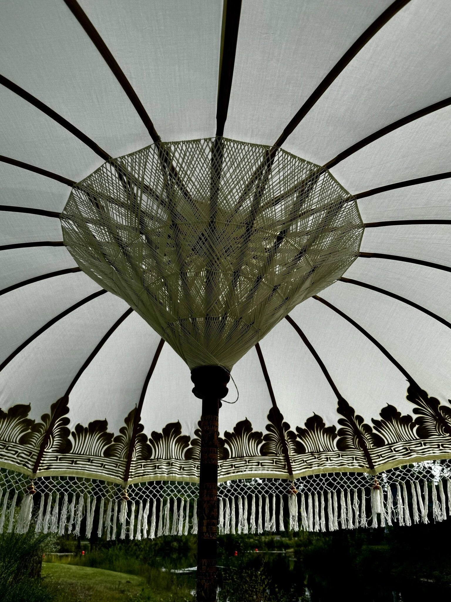 Parasol Bali Nusa Penida | Crème/Goud 250cm by Wild'nChic