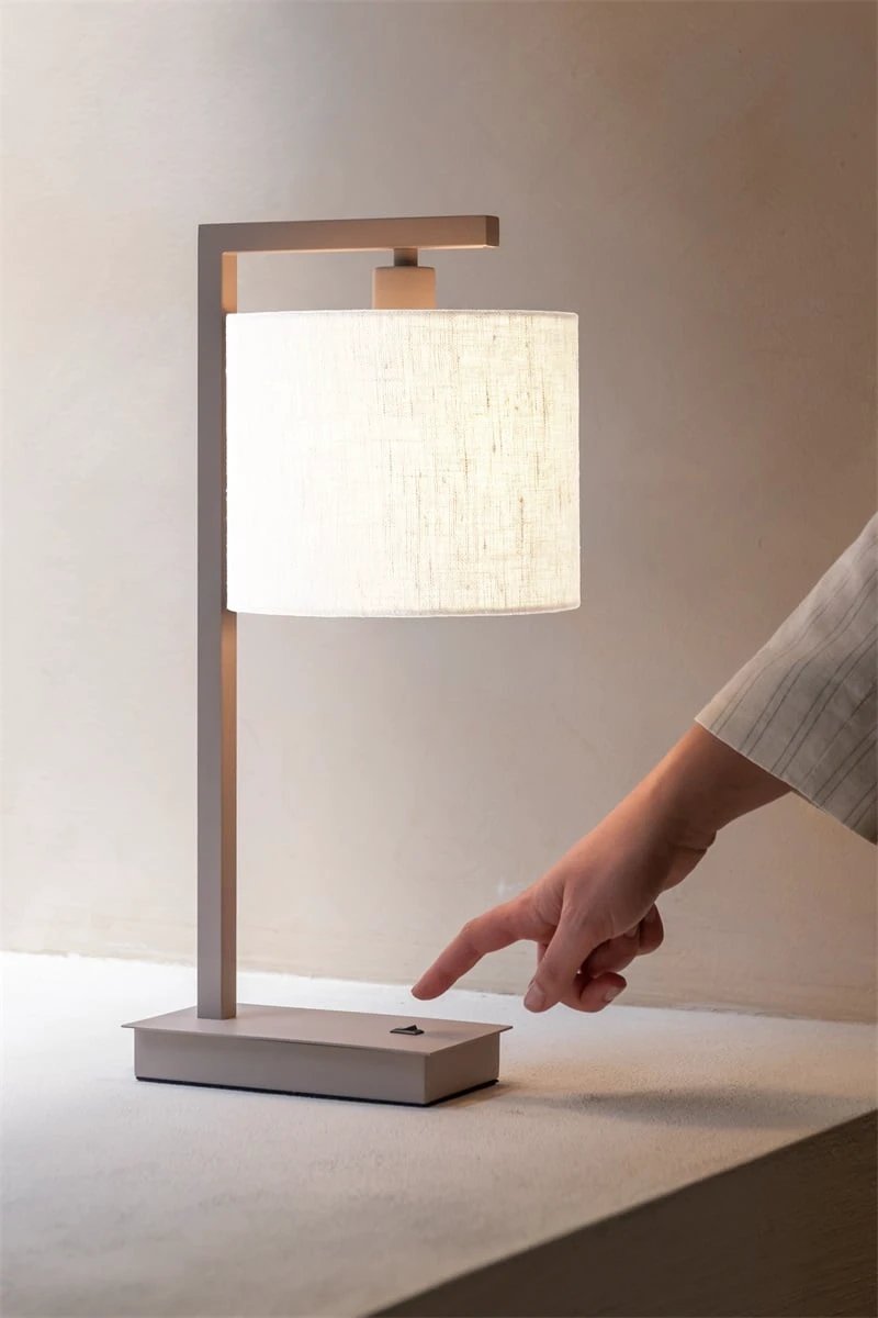 Tafellamp Boston zand met witte kap Ø18 x 15cm by it's about RoMi