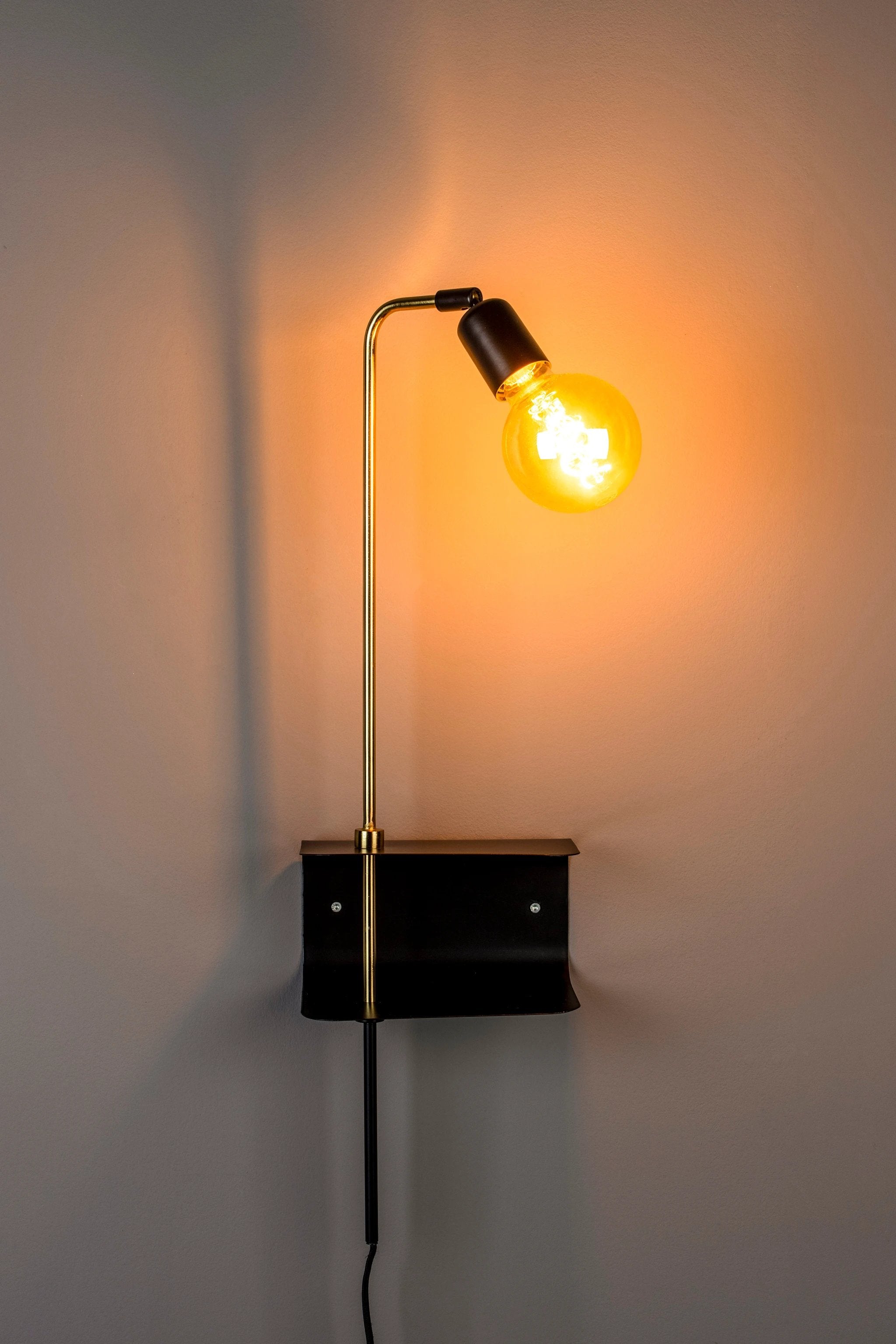 Wandlamp Shaw Black by Dutchbone