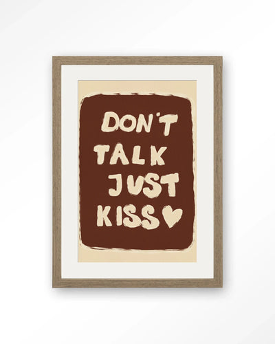 Just Kiss - Moderne Wanddecoratie | Artprint, Glass Art, Wandkleed by Urban Cotton