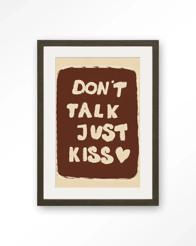 Just Kiss - Moderne Wanddecoratie | Artprint, Glass Art, Wandkleed by Urban Cotton