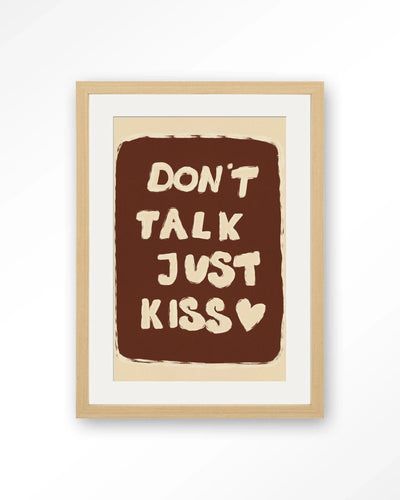 Just Kiss - Moderne Wanddecoratie | Artprint, Glass Art, Wandkleed by Urban Cotton
