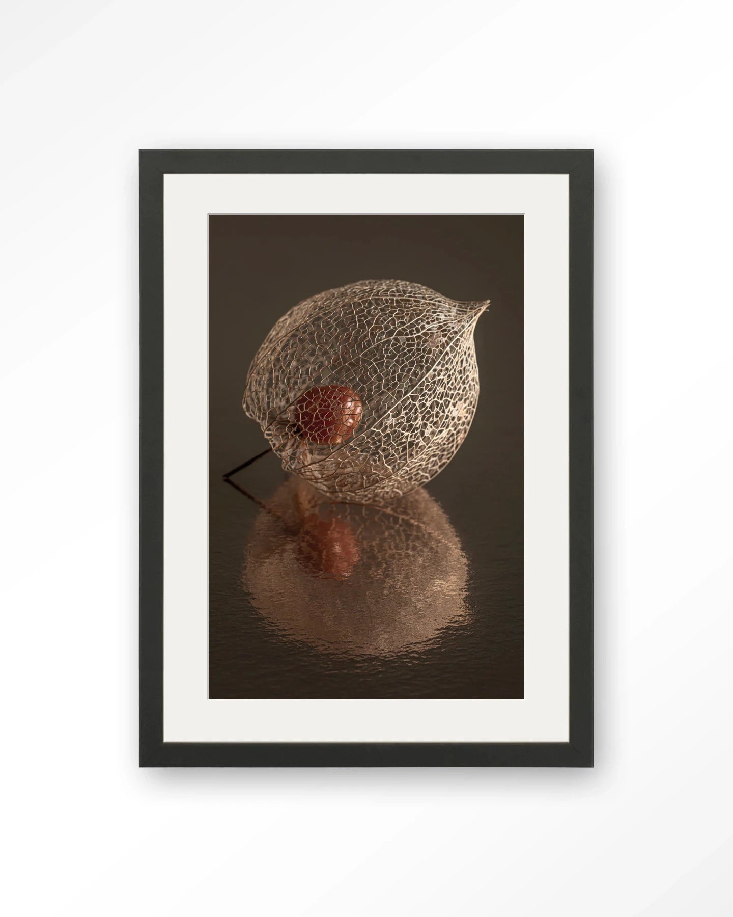 De Reflectie Van Vergankelijkheid In Bruintinten - Moderne Wanddecoratie | Artprint, Glass Art, Wandkleed by Urban Cotton