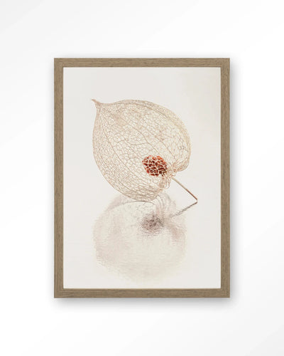 De Reflectie Van Vergankelijkheid In Lichte Tinten - Moderne Wanddecoratie | Artprint, Glass Art, Wandkleed by Urban Cotton