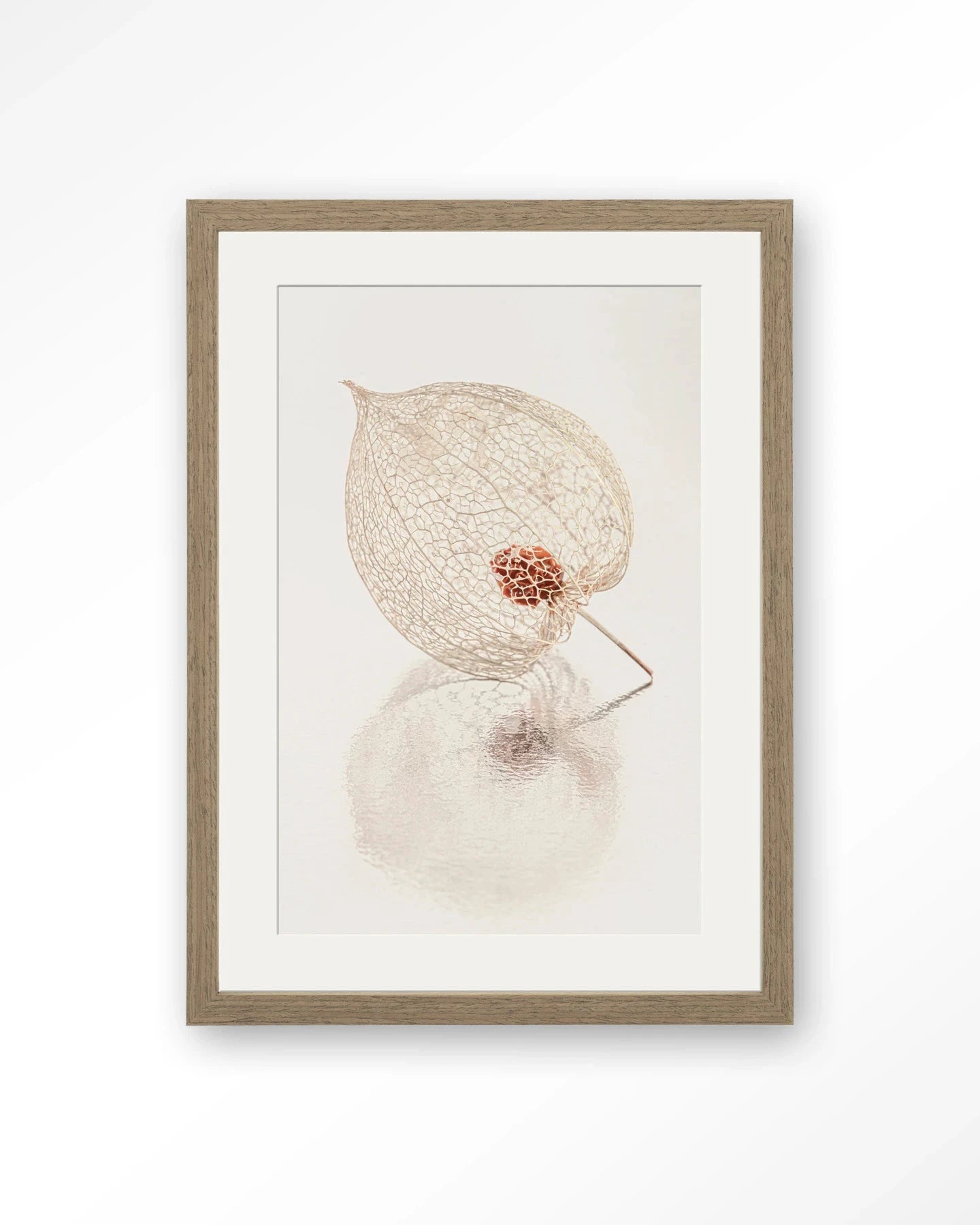 De Reflectie Van Vergankelijkheid In Lichte Tinten - Moderne Wanddecoratie | Artprint, Glass Art, Wandkleed by Urban Cotton