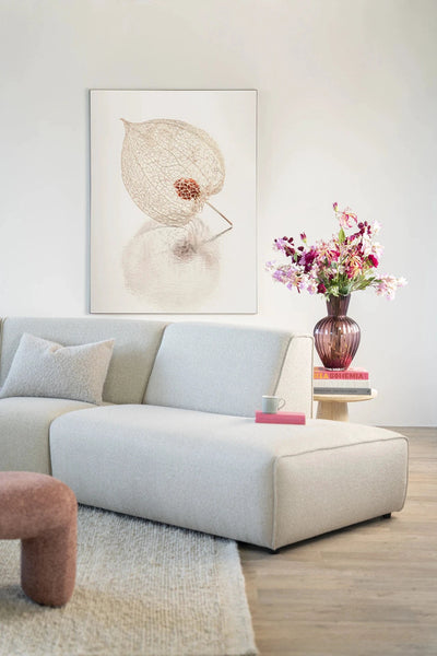 De Reflectie Van Vergankelijkheid In Lichte Tinten - Moderne Wanddecoratie | Artprint, Glass Art, Wandkleed by Urban Cotton