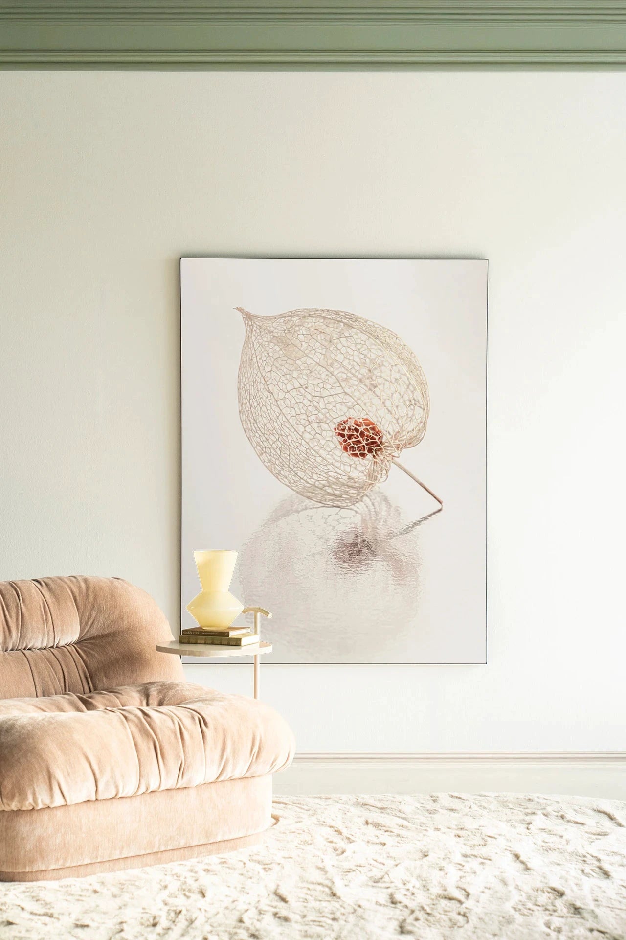 De Reflectie Van Vergankelijkheid In Lichte Tinten - Moderne Wanddecoratie | Artprint, Glass Art, Wandkleed by Urban Cotton
