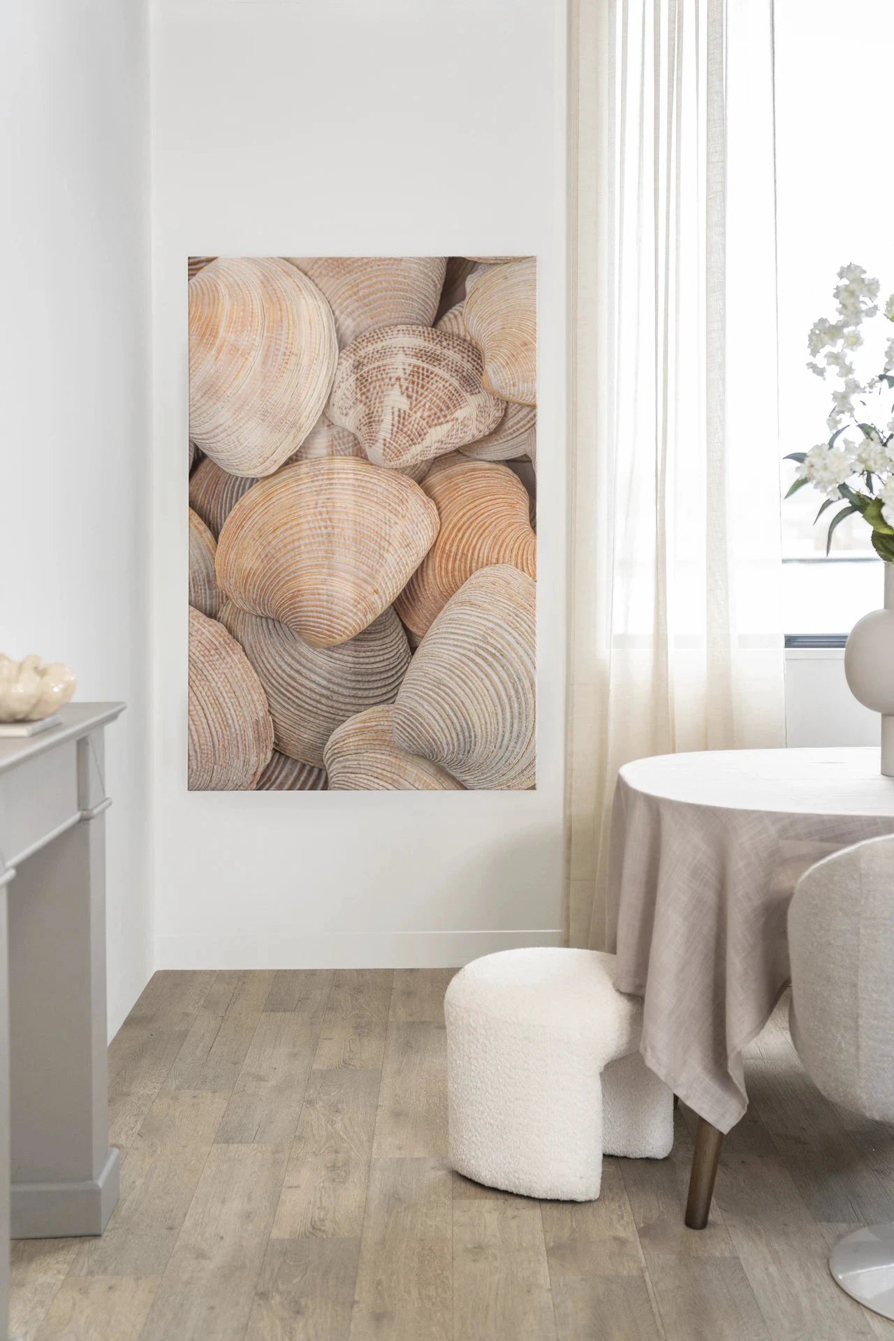 Tijdloze Rust: In Een Zee Van Schelpen - Moderne Wanddecoratie | Artprint, Glass Art, Wandkleed by Urban Cotton