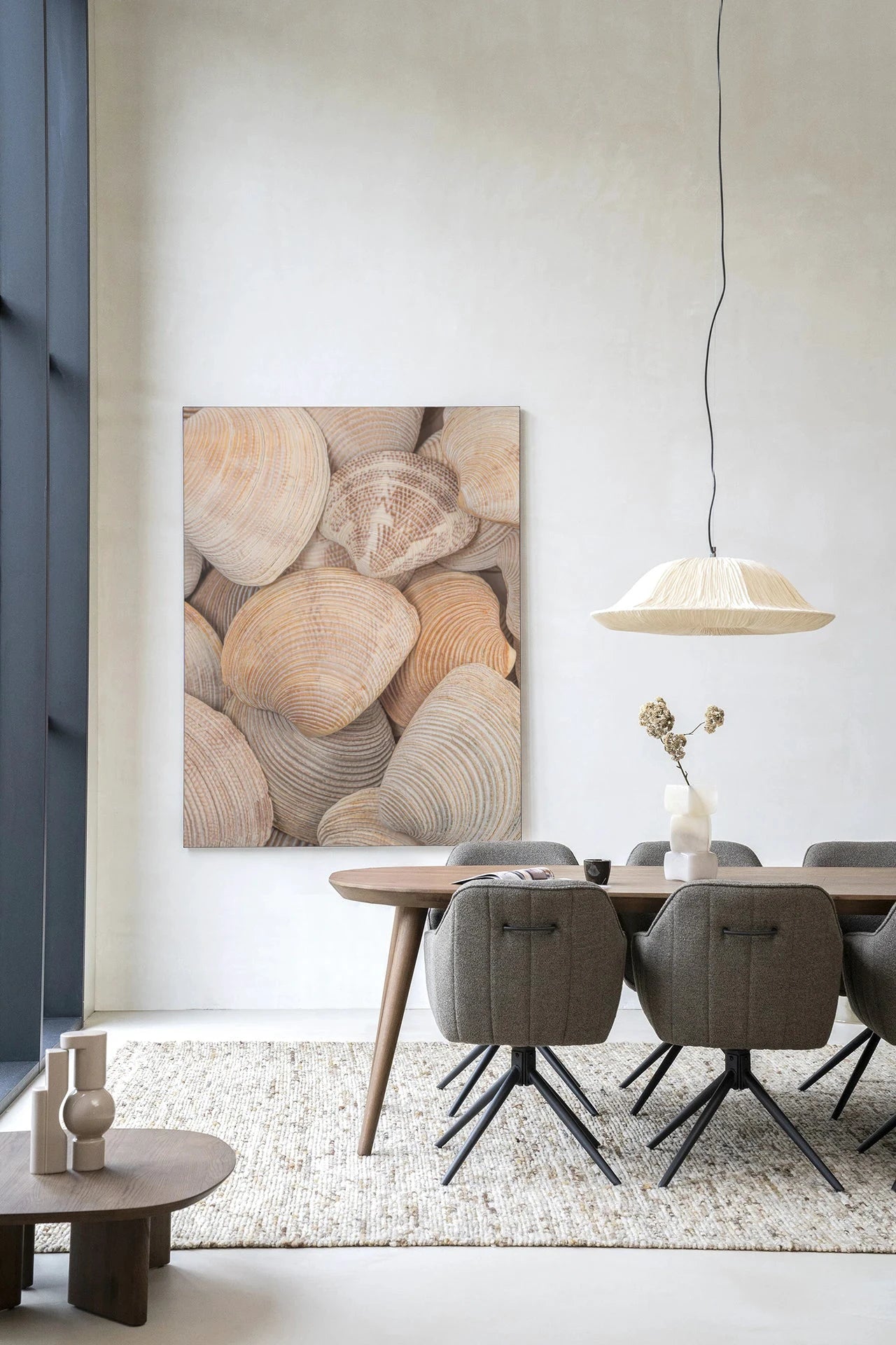 Tijdloze Rust: In Een Zee Van Schelpen - Moderne Wanddecoratie | Artprint, Glass Art, Wandkleed by Urban Cotton