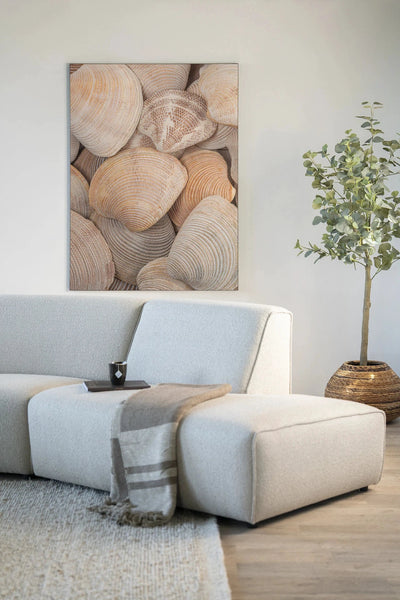 Tijdloze Rust: In Een Zee Van Schelpen - Moderne Wanddecoratie | Artprint, Glass Art, Wandkleed by Urban Cotton