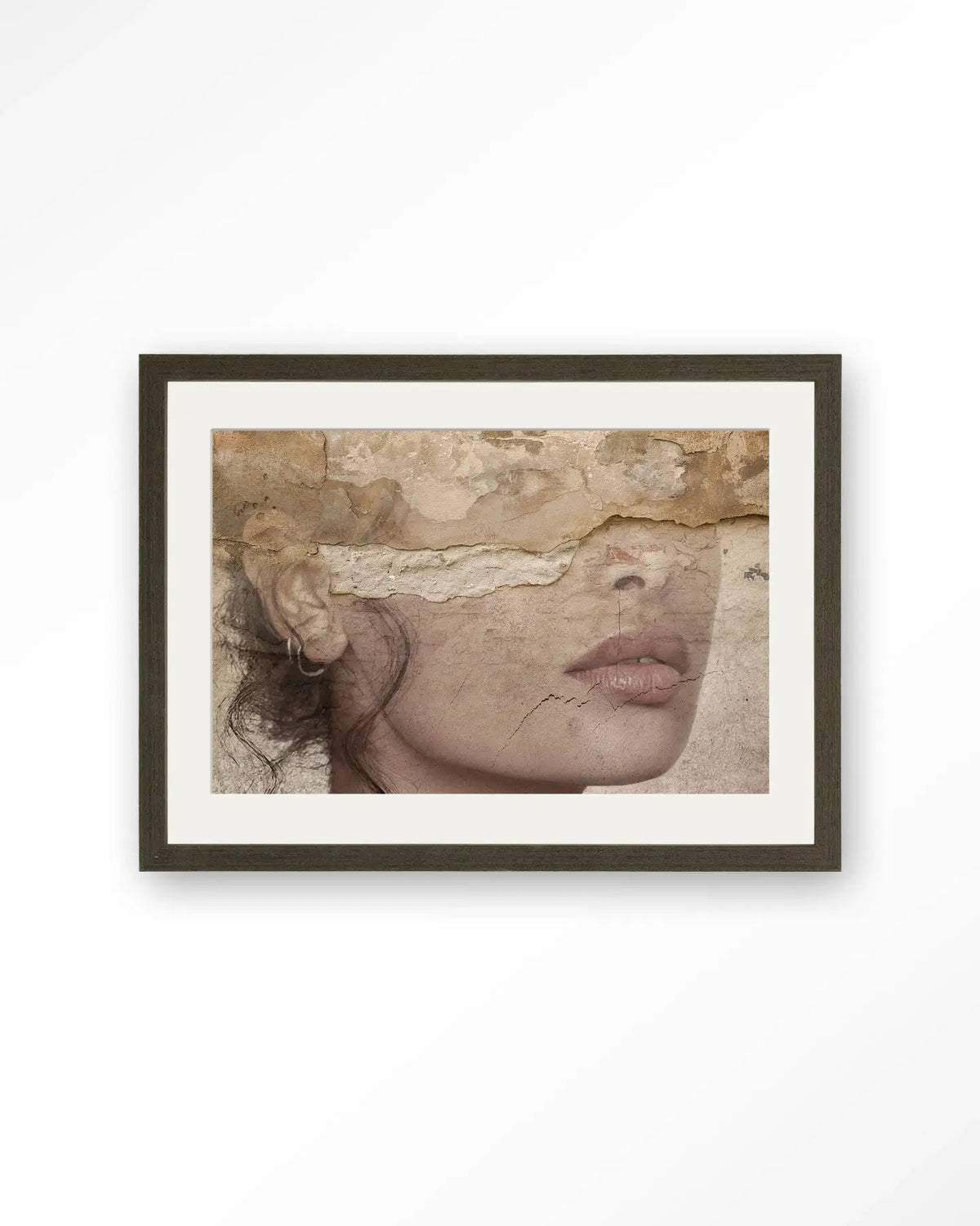Face Behind The Wall - Moderne Wanddecoratie | Artprint, Glass Art & Wandkleed by Urban Cotton