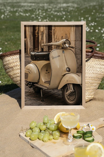Vespa Crema - Moderne Wanddecoratie | Artprint, Glass Art & Wandkleed by Urban Cotton