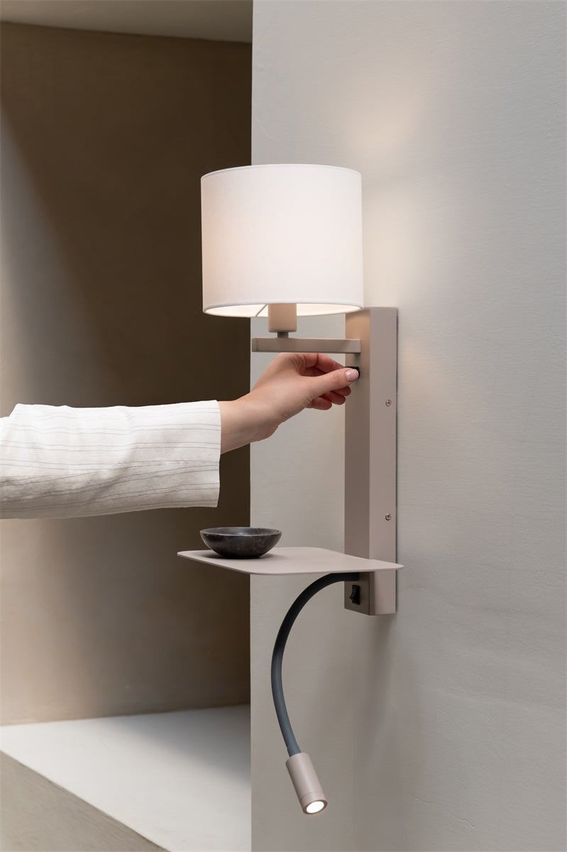 Wandlamp Florence met leeslampje en witte kap by it's about RoMi