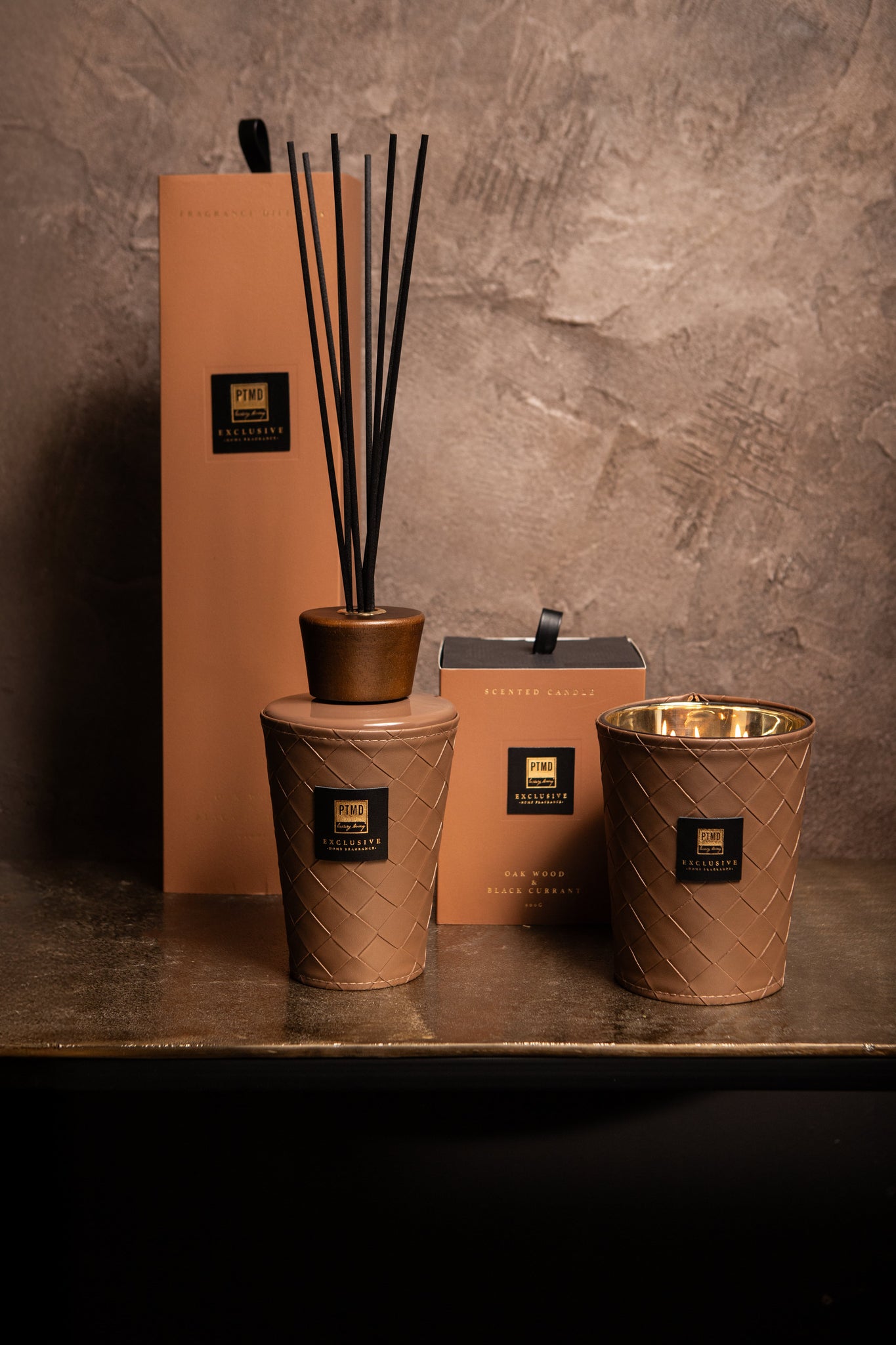 PTMD giftset Exclusive Oak Blackcurrant Geurstokjes 1l en Geurkaars 900g