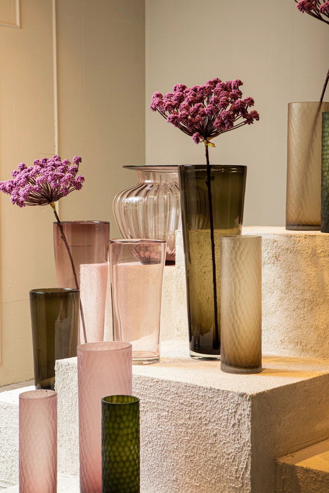 Marlisha grote ronde glazen vaas in roze by PTMD