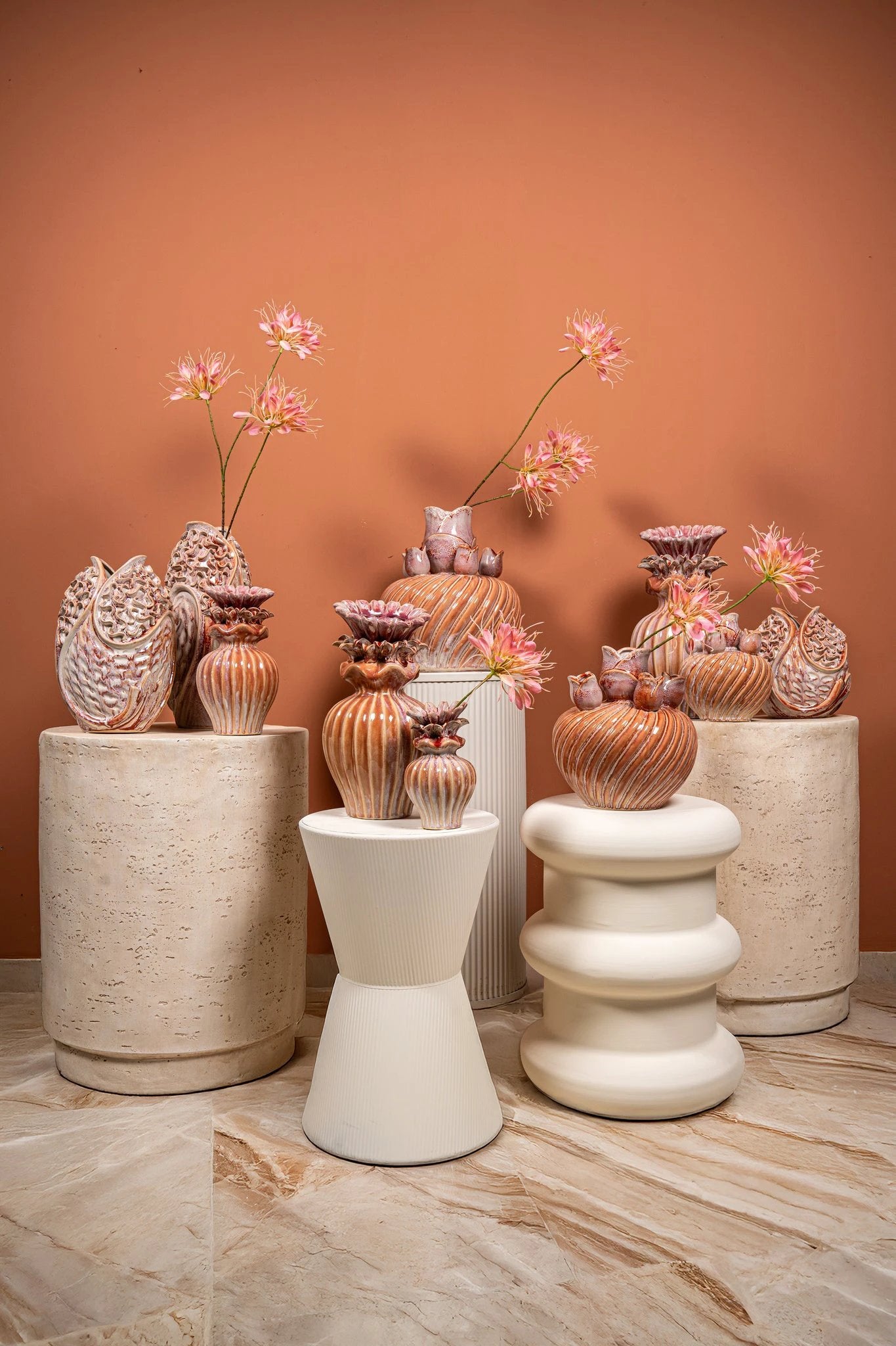 Mailia perzikkleurige keramische ronde tulpvaas met spiraalpatroon L by PTMD