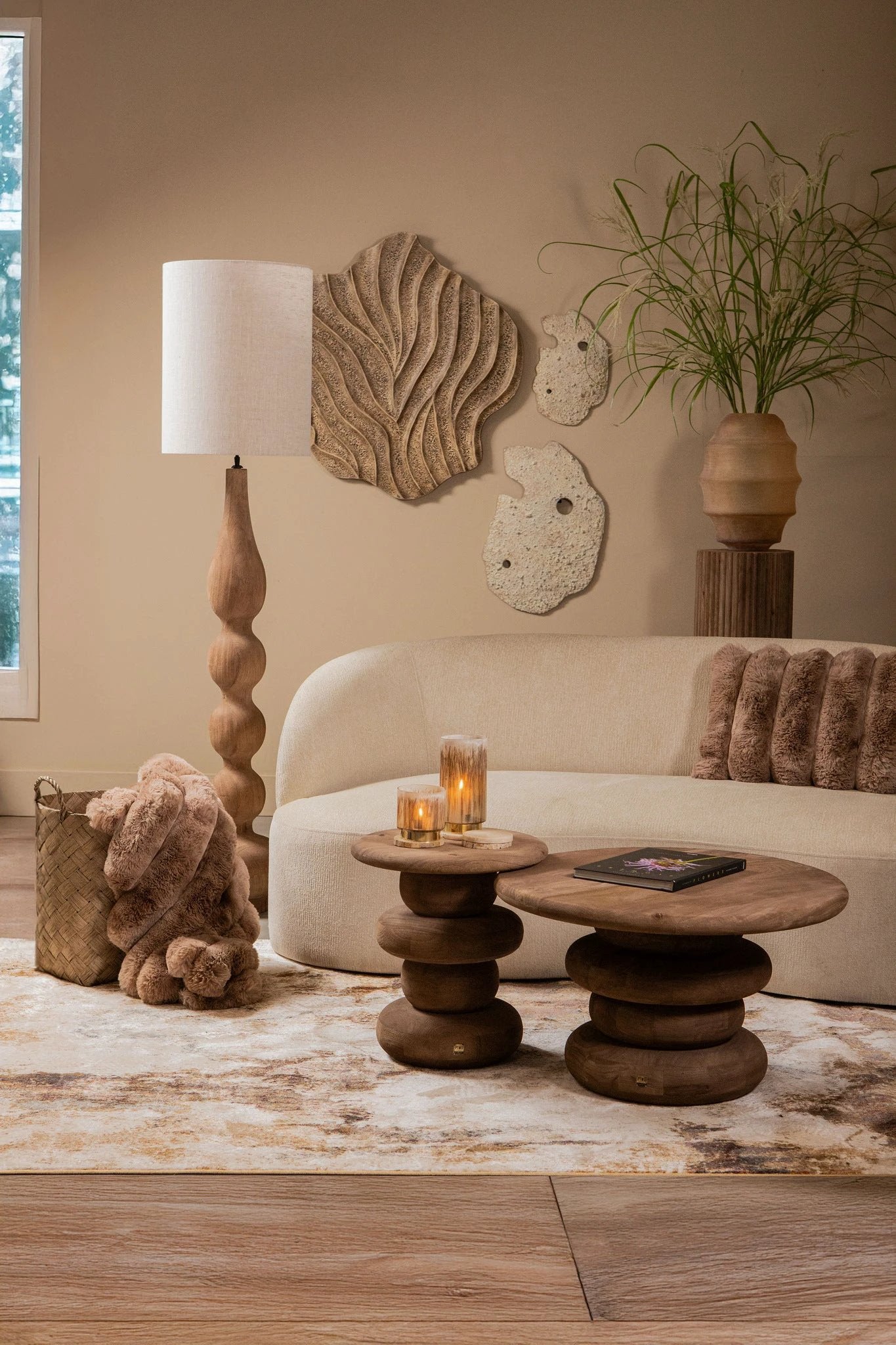 Enrike Beige Gegoten aluminium wandpaneel L met ruwe structuur by PTMD