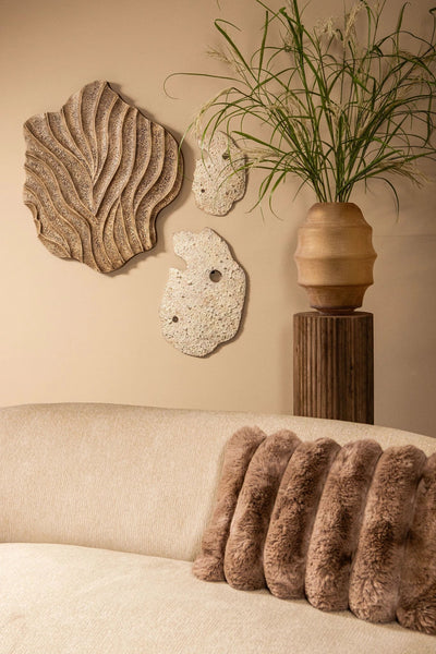 Enrike Beige Gegoten aluminium wandpaneel L met ruwe structuur by PTMD