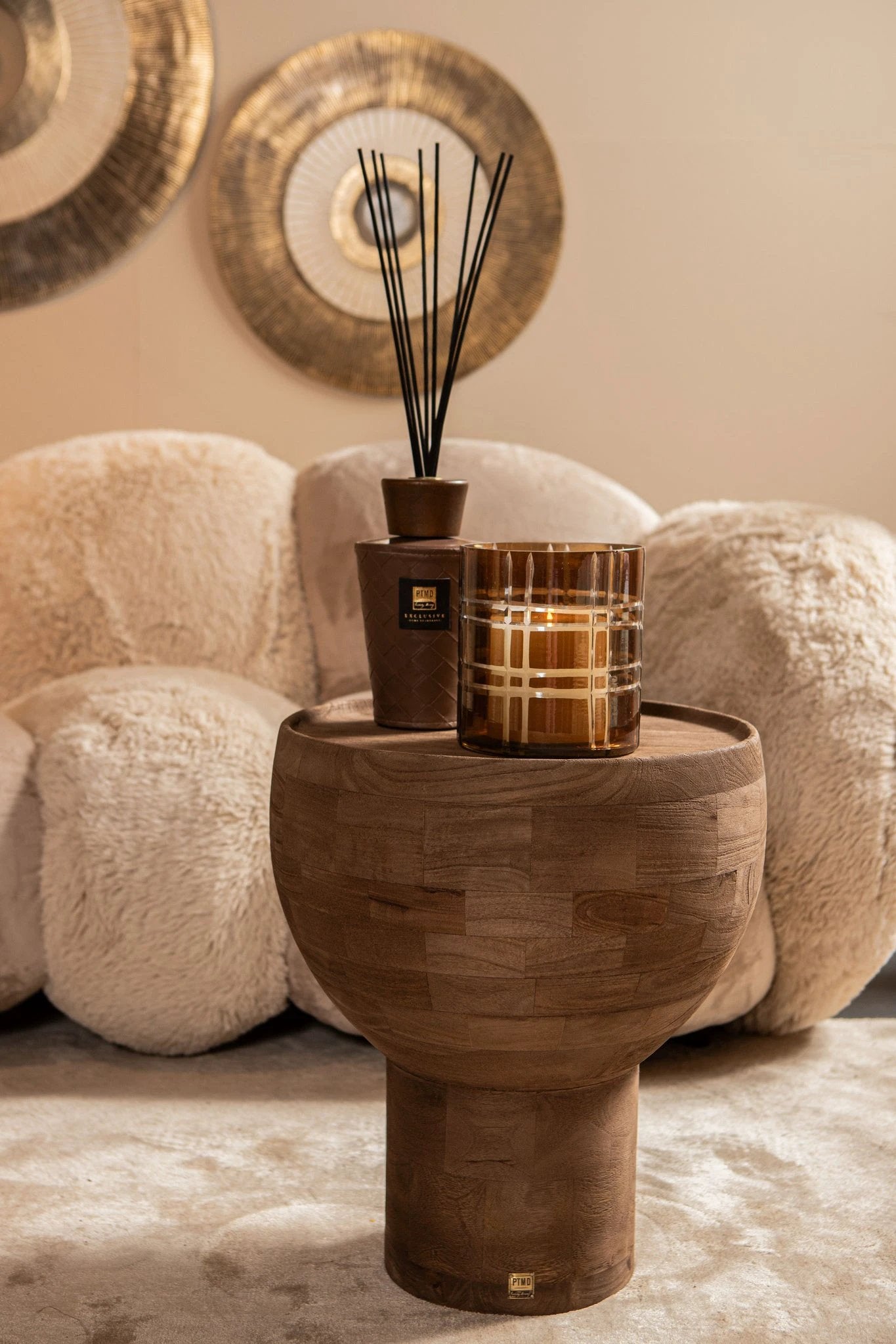 Erno ronde bijzettafel van natuurlijk mangohout op voet by PTMD