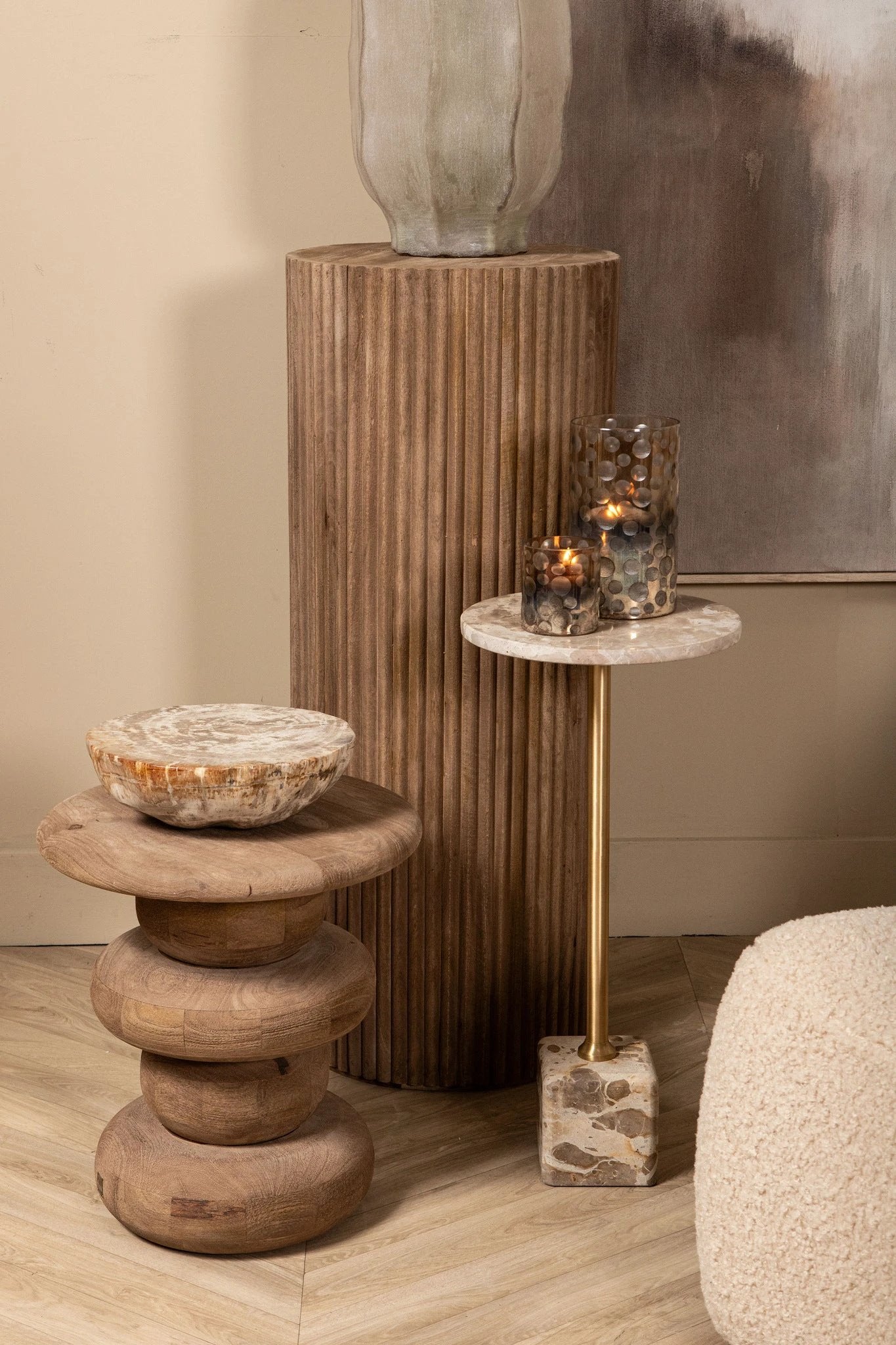 Natae beige lage ronde geribbelde glazen vaas by PTMD