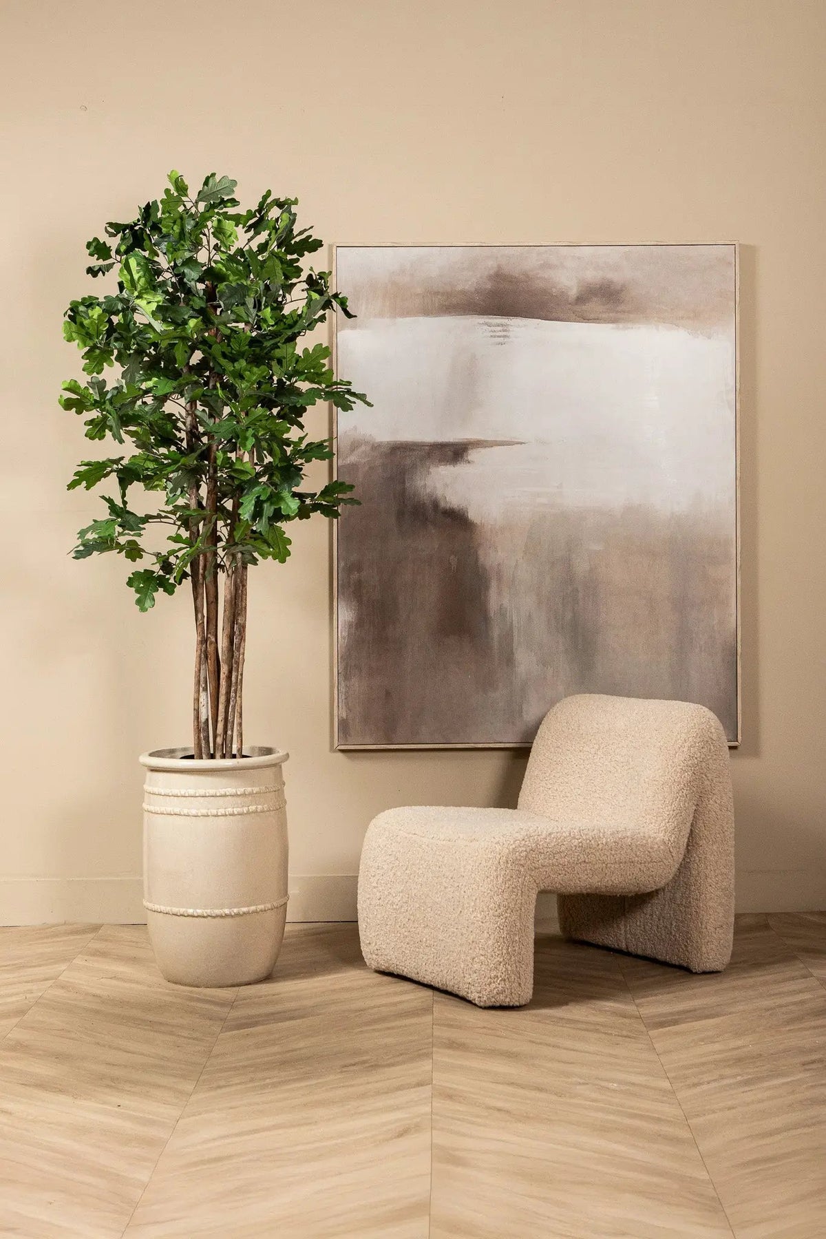 Groene eikenboom in pot van PTMD, binnenshuis decoratief plant met volle groene bladeren op een witte achtergrond