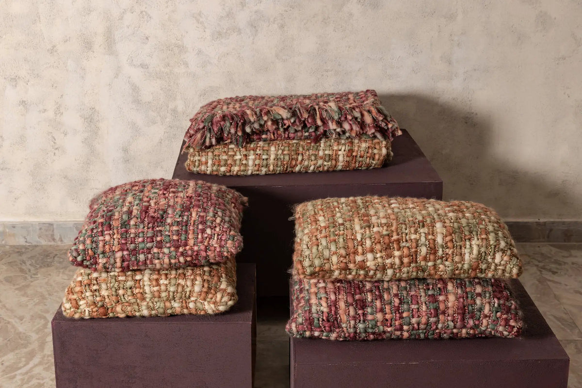 Dacy frambozenkleurig plaid van gerecycled polyester by PTMD