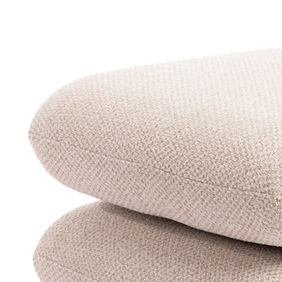 Draaibare Aro Poef Crème Opulence van PTMD met zachte bekleding en ronde vorm in een elegante woonkamer setting