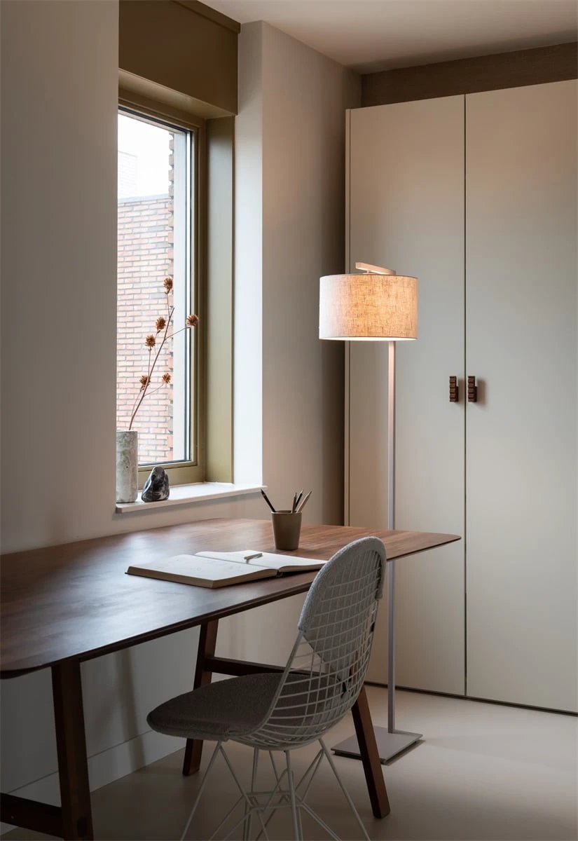 Vloerlamp Boston, zand met beige kap Ø32 x20xm by it's about RoMi