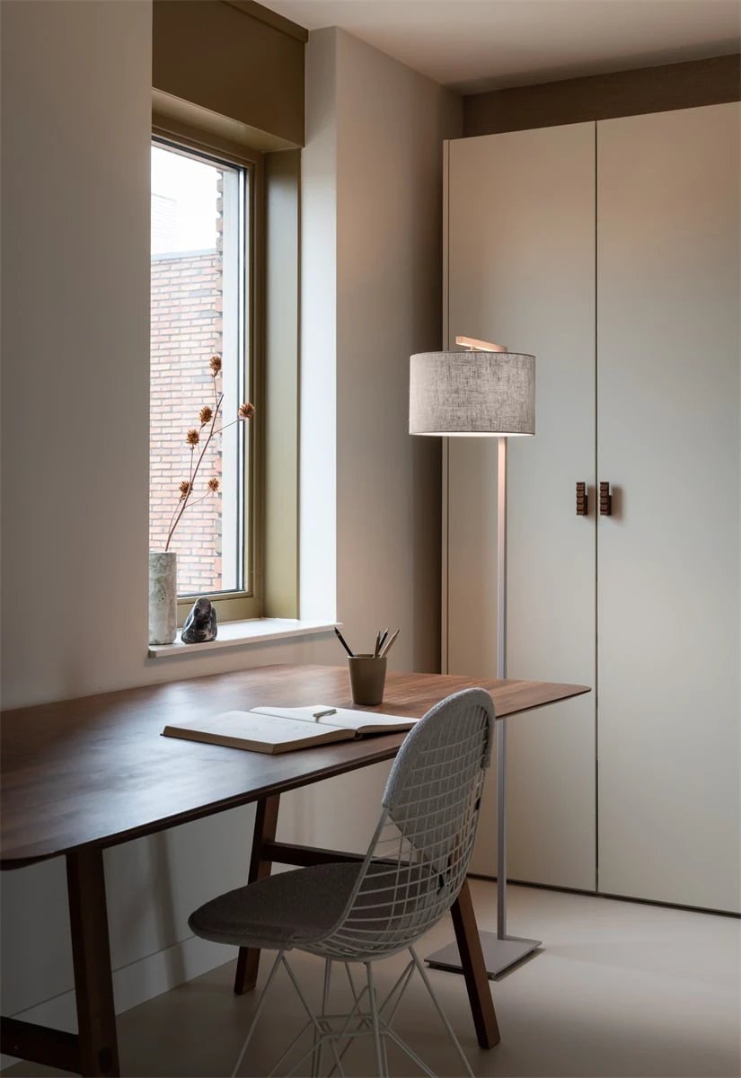 Vloerlamp Boston, zand met zandkleurige kap Ø32 x20xm by it's about RoMi