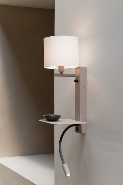Wandlamp Florence met leeslampje en witte kap by it's about RoMi