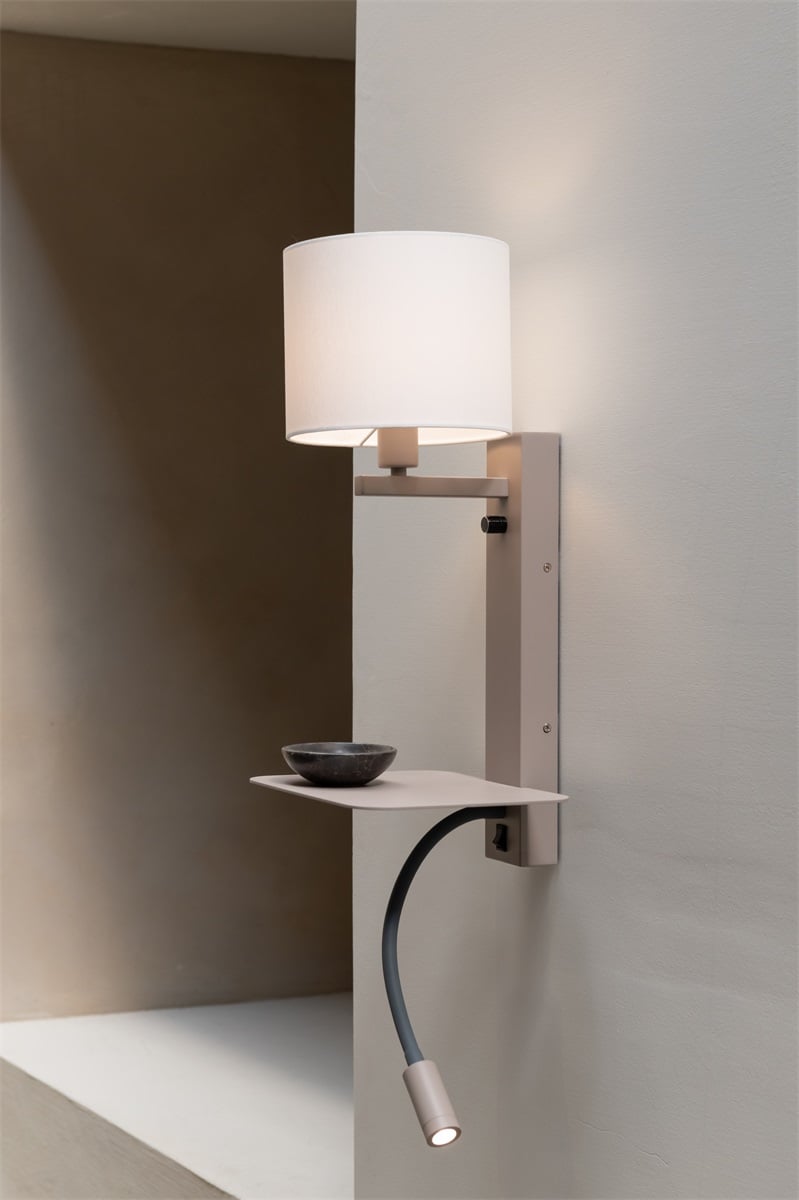 Wandlamp Florence met leeslampje en witte kap by it's about RoMi