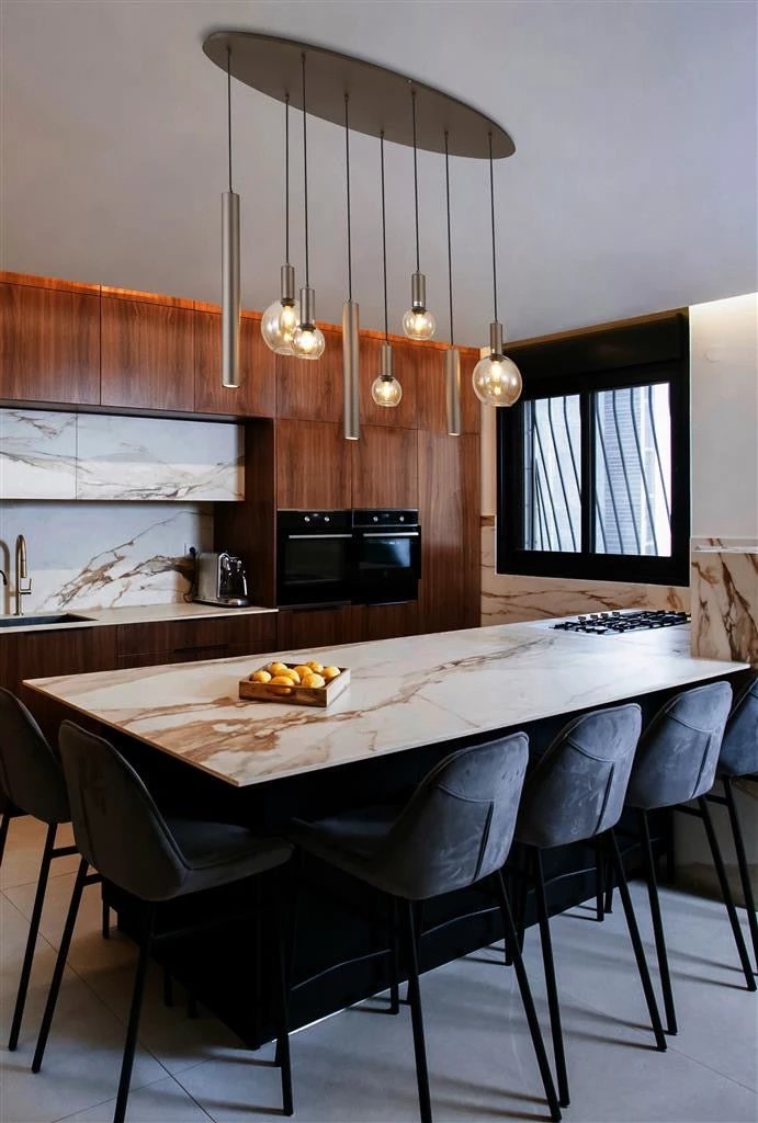 Hanglamp Lyon 8Lt Latte Metal and Amber Glass by Searchlight