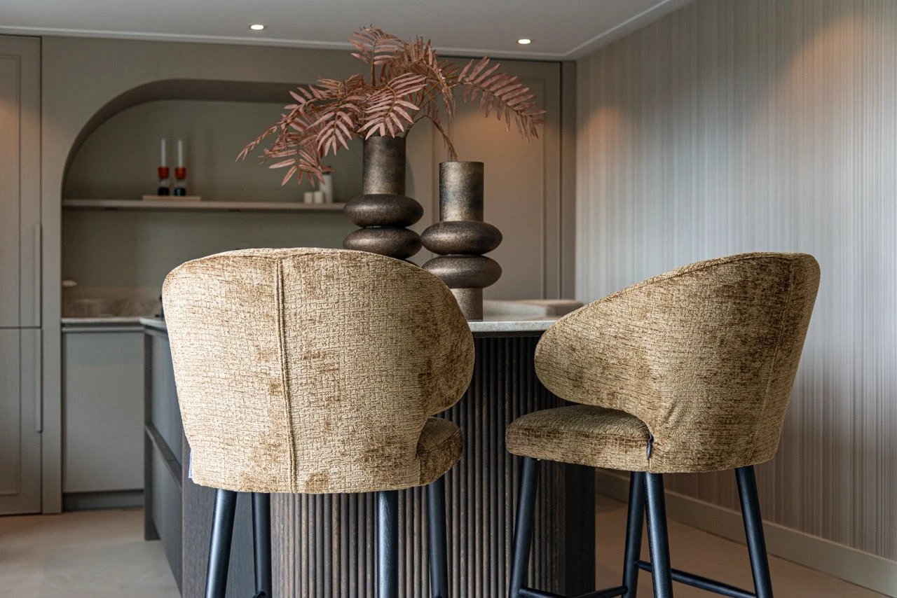 Barstoel Indigo op maat gemaakt, brandvertragend by Richmond Interiors