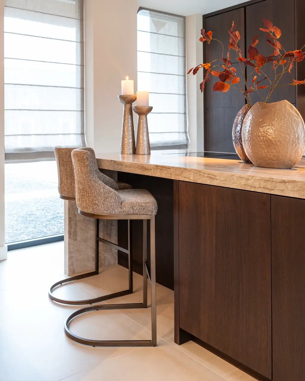 Vaas Jaya beige by Richmond Interiors