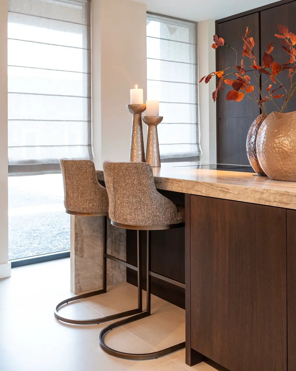 Vaas Jaya beige by Richmond Interiors