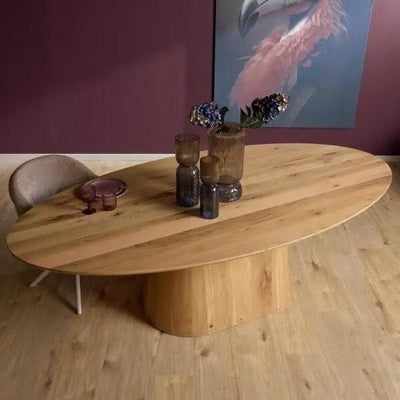 Eettafel Riga van Starfurn, 240 cm lang, gemaakt van natuurlijk eikenhout met een strakke, moderne afwerking.