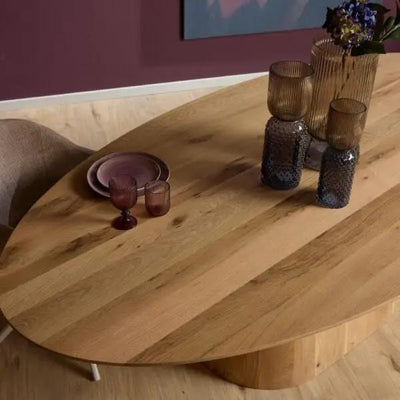 Eettafel Riga van Starfurn, 240 cm lang, gemaakt van natuurlijk eikenhout, met een strakke en moderne uitstraling.