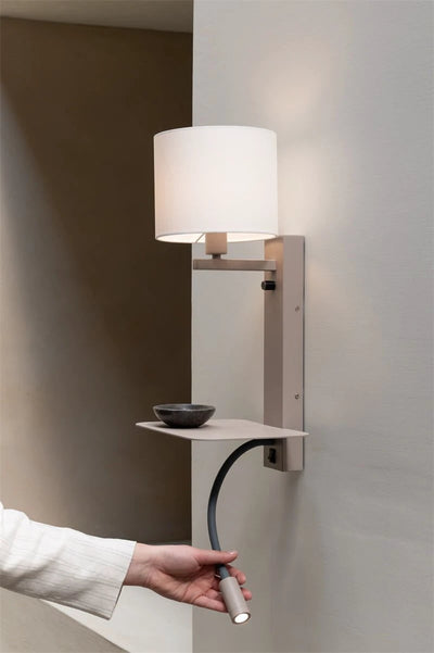 Wandlamp Florence met leeslampje en witte kap by it's about RoMi