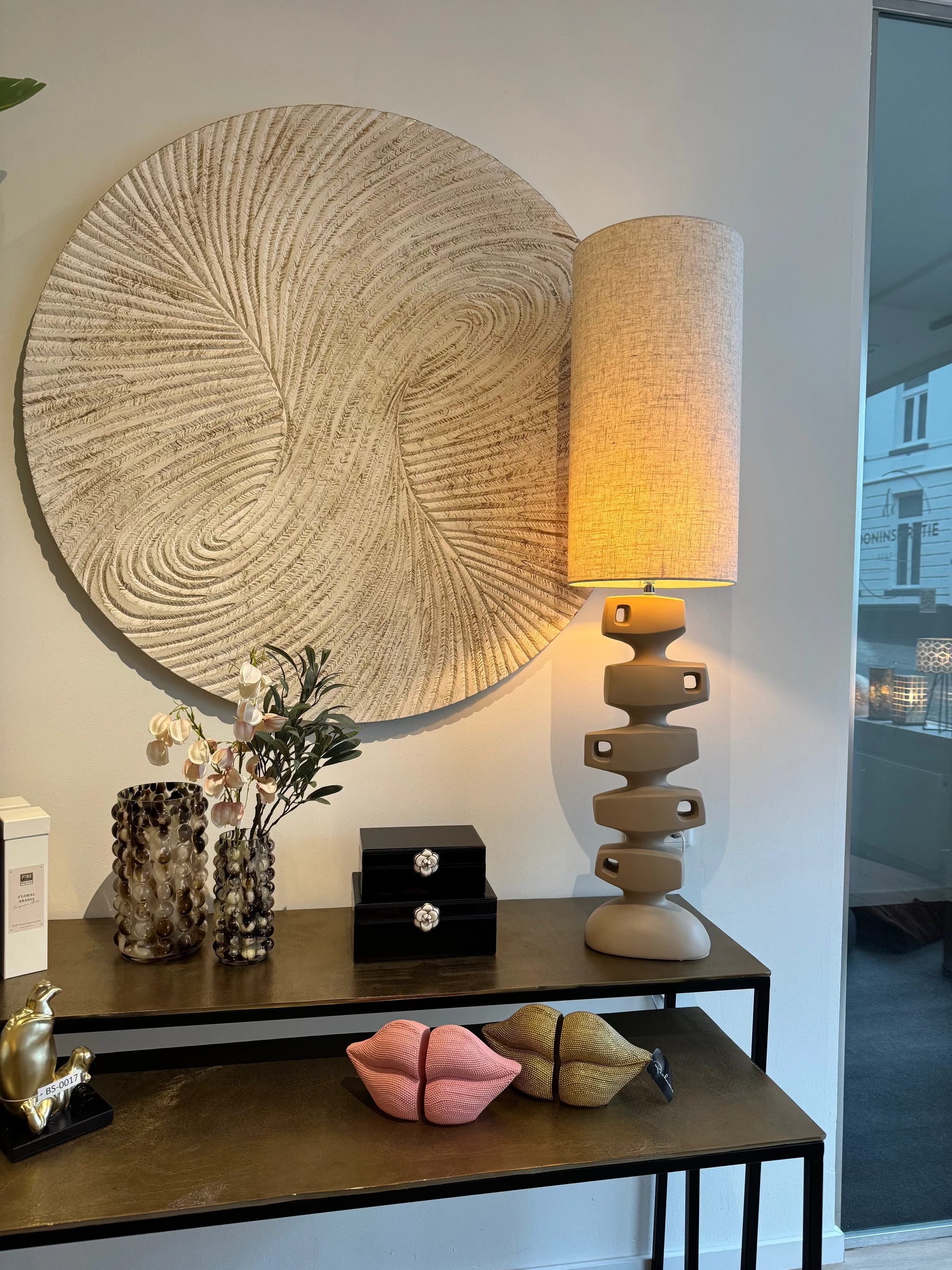 Wiktor Wit rond wandpaneel met wervelmotief, maat L by PTMD