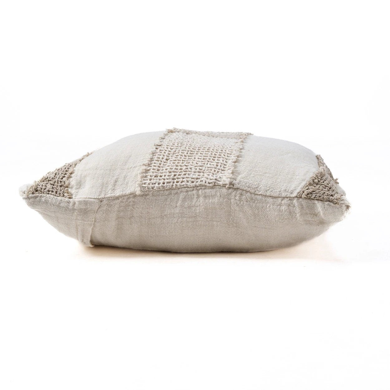 Kussenhoes The Linen Threads - wit naturel - 50x50cm by Bazar Bizar Antwerp