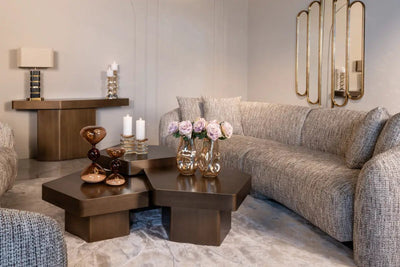 Gouden Spiegel Chelsey van Richmond Interiors in een stijlvolle interieursetting met natuurlijke decoratie.